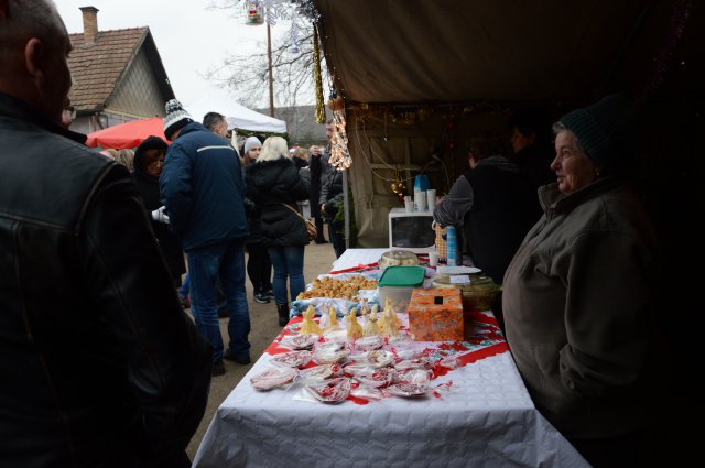 Adventi koncert és vásár